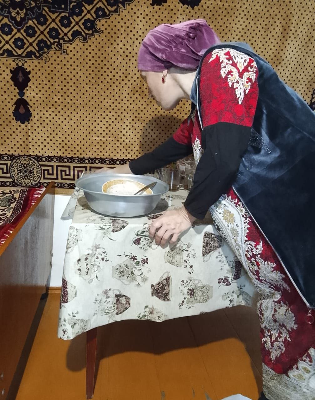 Кадры рабочего дня социального работника КЦСОН Лакского района — Омаевой Анжелы