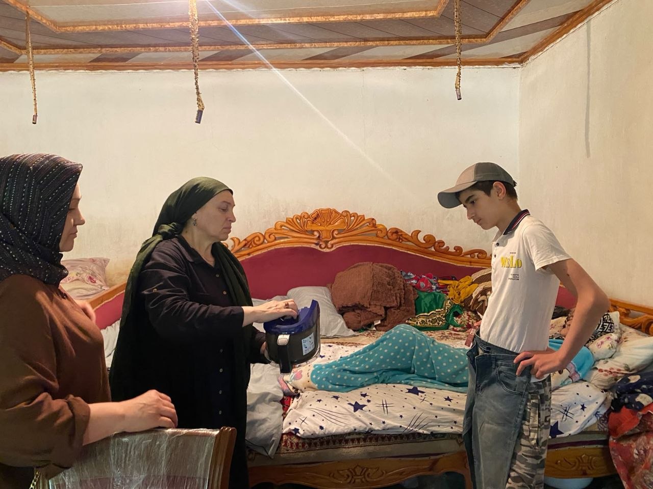 СОТРУДНИКИ КЦСОН ЛЕВАШИНСКОГО РАЙОНА ОКАЗАЛИ ПОМОЩЬ МАЛОИМУЩЕЙ СЕМЬЕ