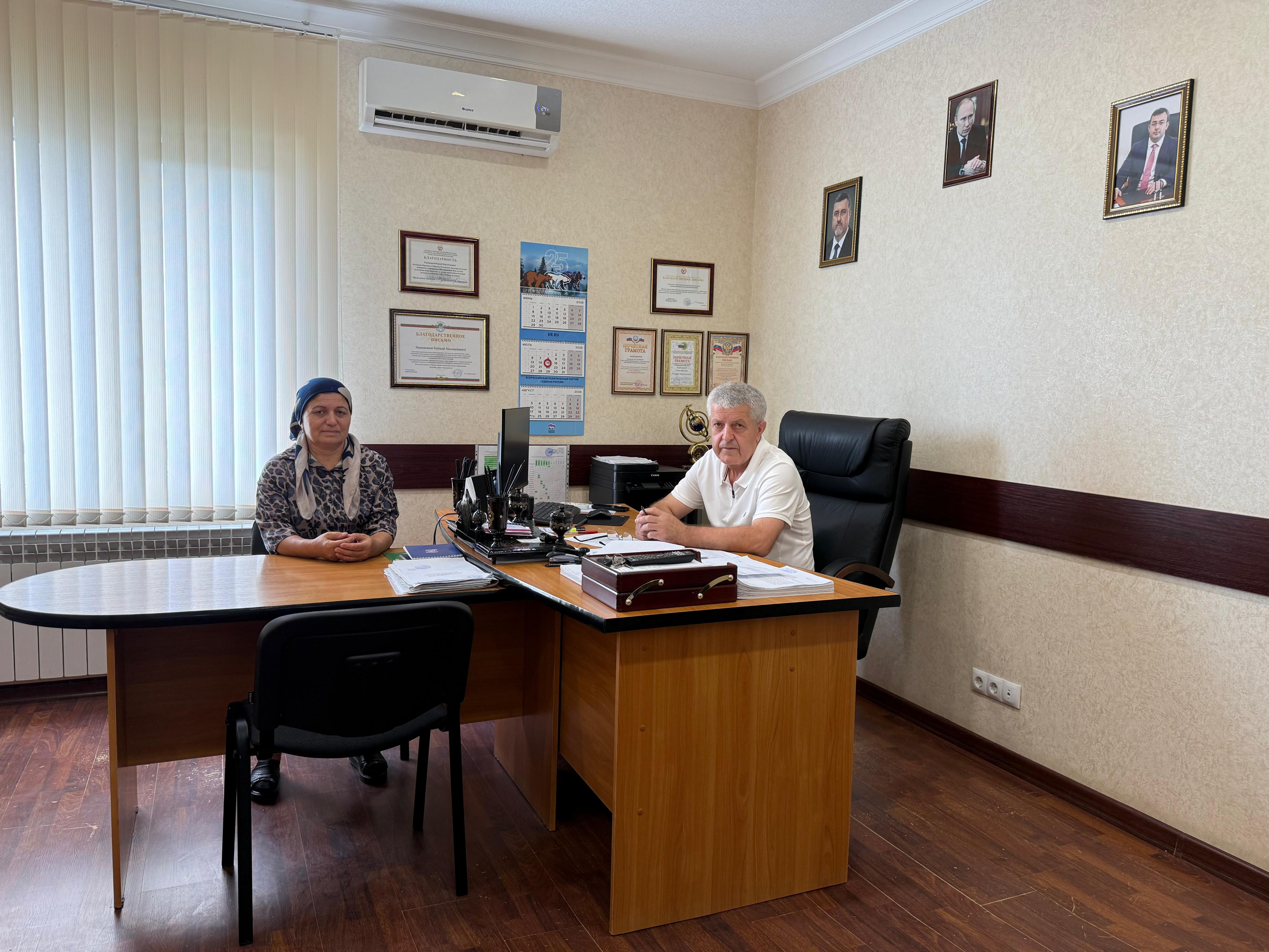 В Бабаюртовском районе участнику СВО помогли трудоустроить супругу социальным работником