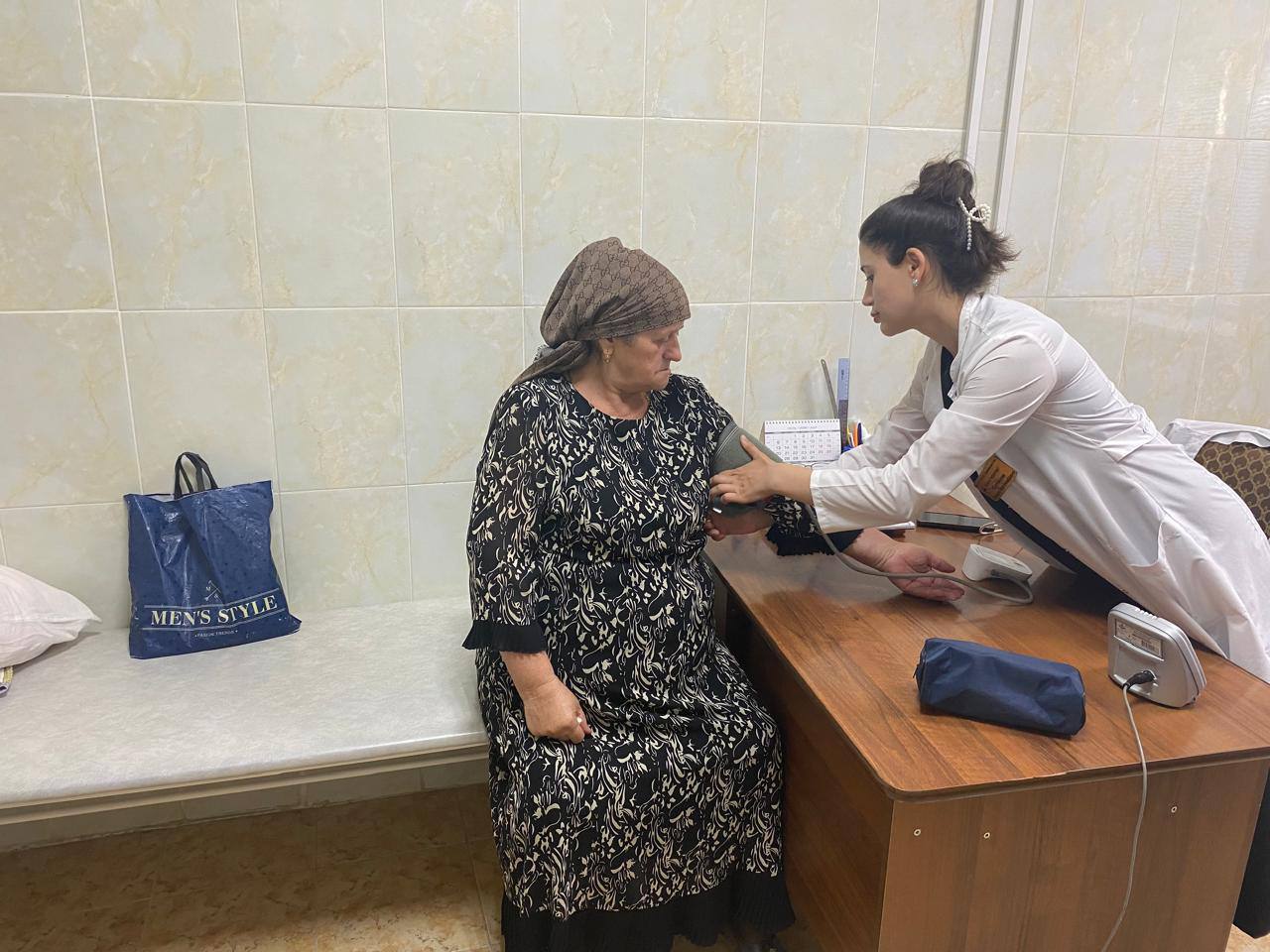 Нацпроект «Семья» в действии: мобильная бригада Дербентского центра заботится о здоровье пожилых