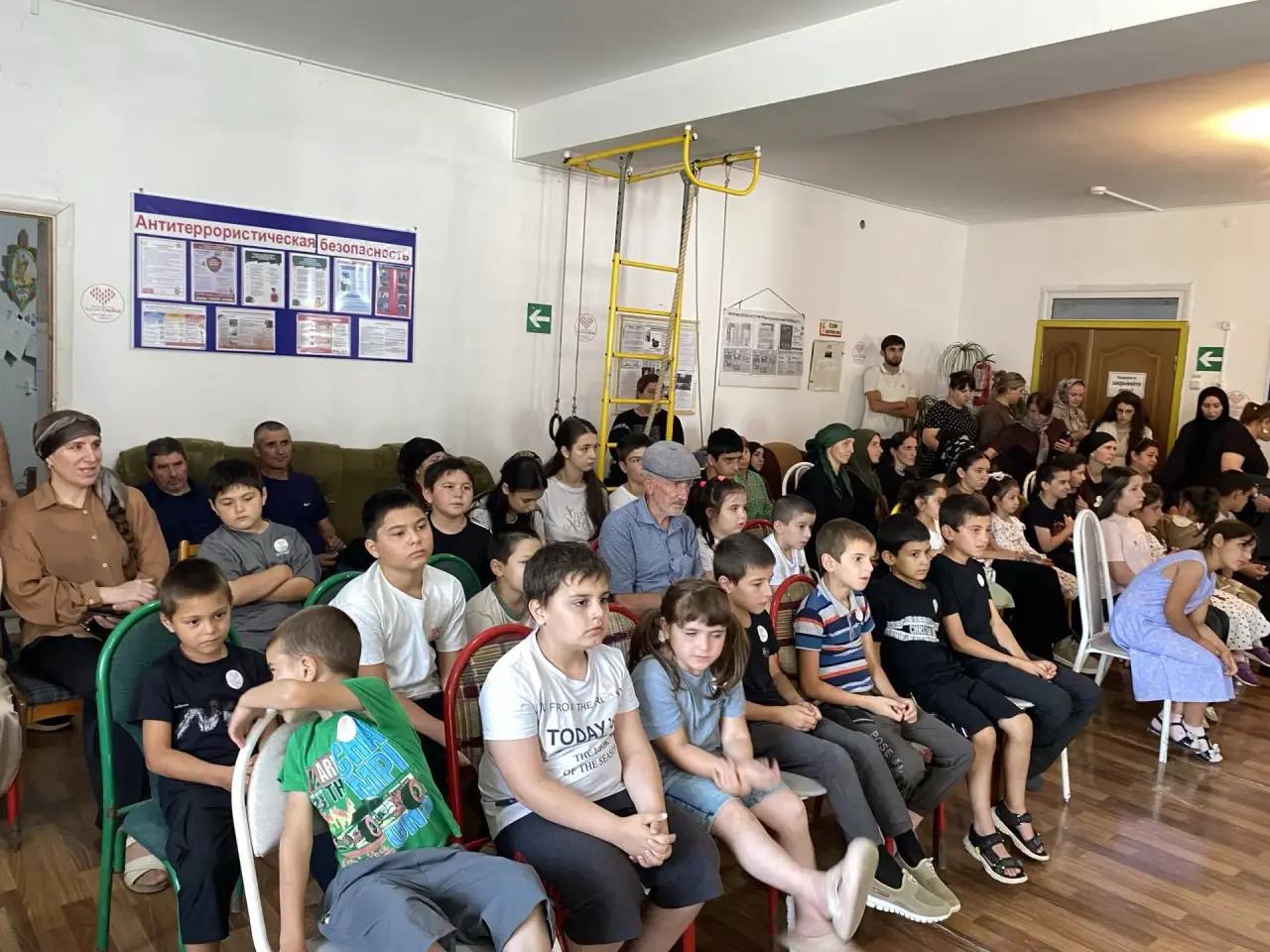 В Табасаранском районе 100 детей получили подарки к новому учебному году