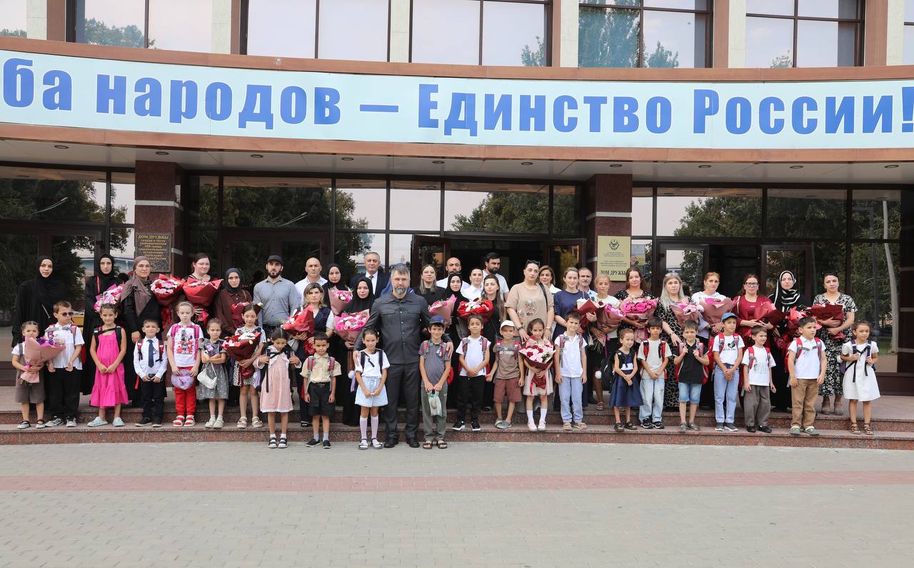 Более 2,5 тысячи детей в Дагестане получили помощь к школе в рамках акции «Собери ребёнка в школу — 2026»