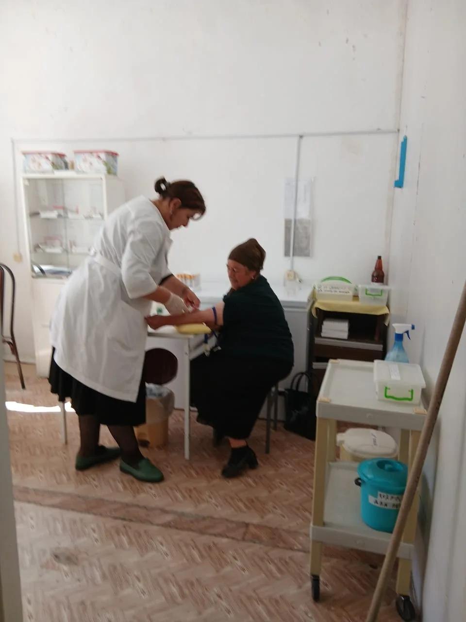 ЗАБОТА, КОТОРАЯ ДОЕЗЖАЕТ ДО ДОМА: МОБИЛЬНАЯ БРИГАДА ПОМОГАЕТ ПОЖИЛЫМ ЖИТЕЛЯМ АХТЫНСКОГО РАЙОНА