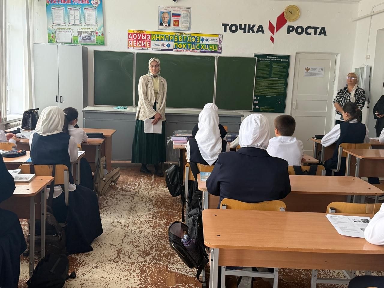 В школах Казбековского района прошли занятия по кибербезопасности для детей