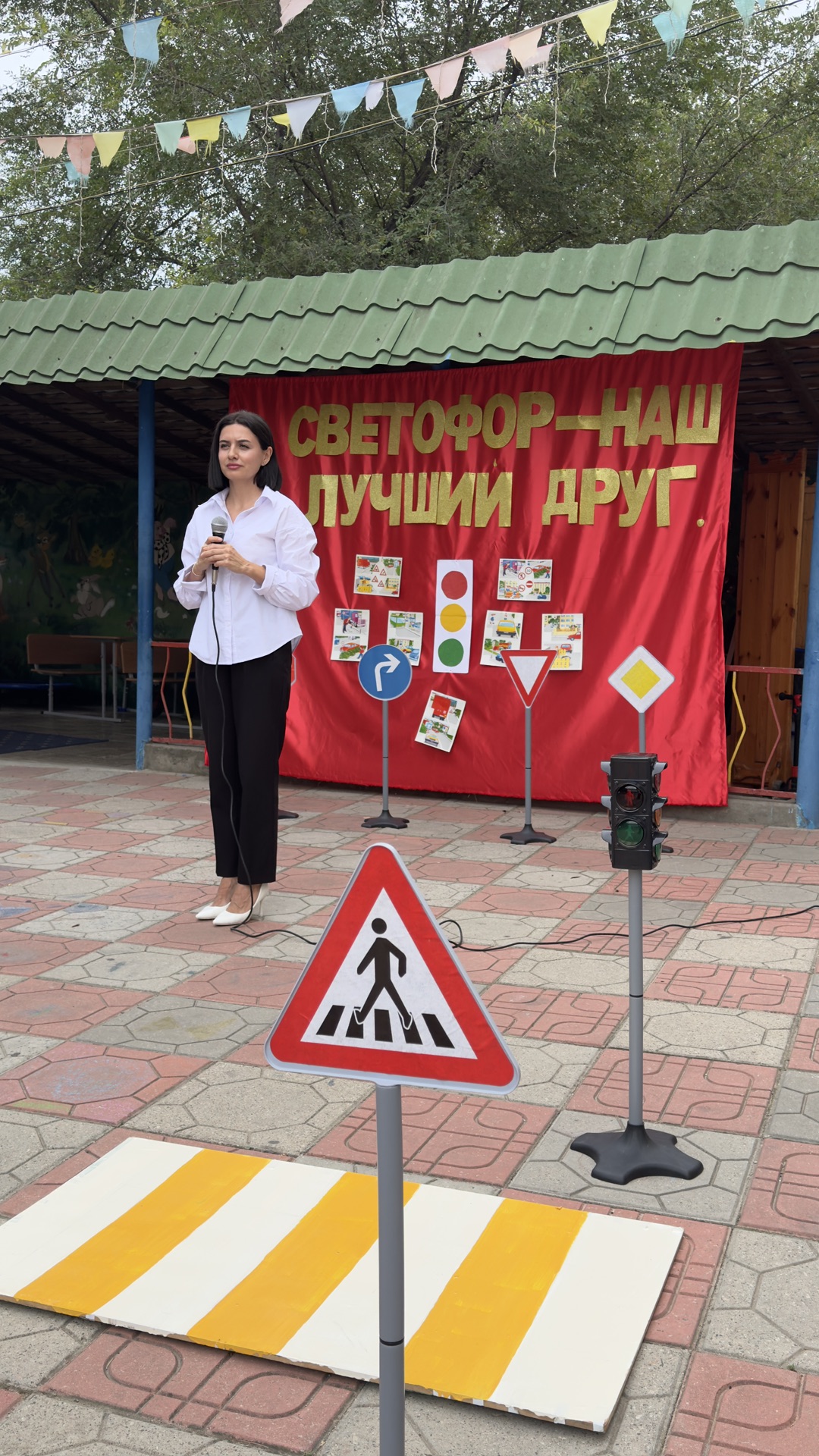 «Светофор — наш лучший друг»: в СРЦН Дербента прошло занятие по безопасности на дороге